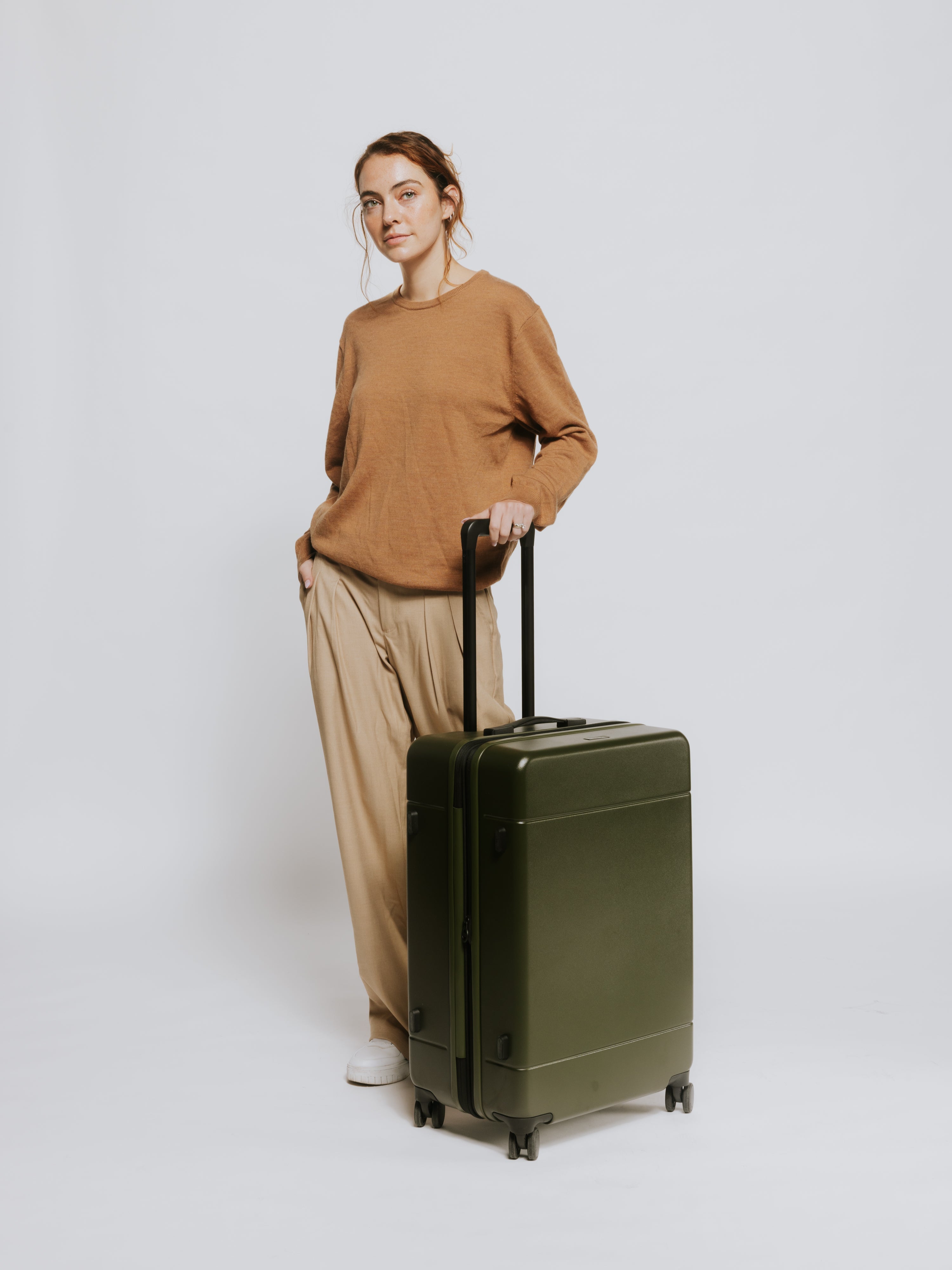 calpak-hue-medium-hardside-spinner-luggage image 7