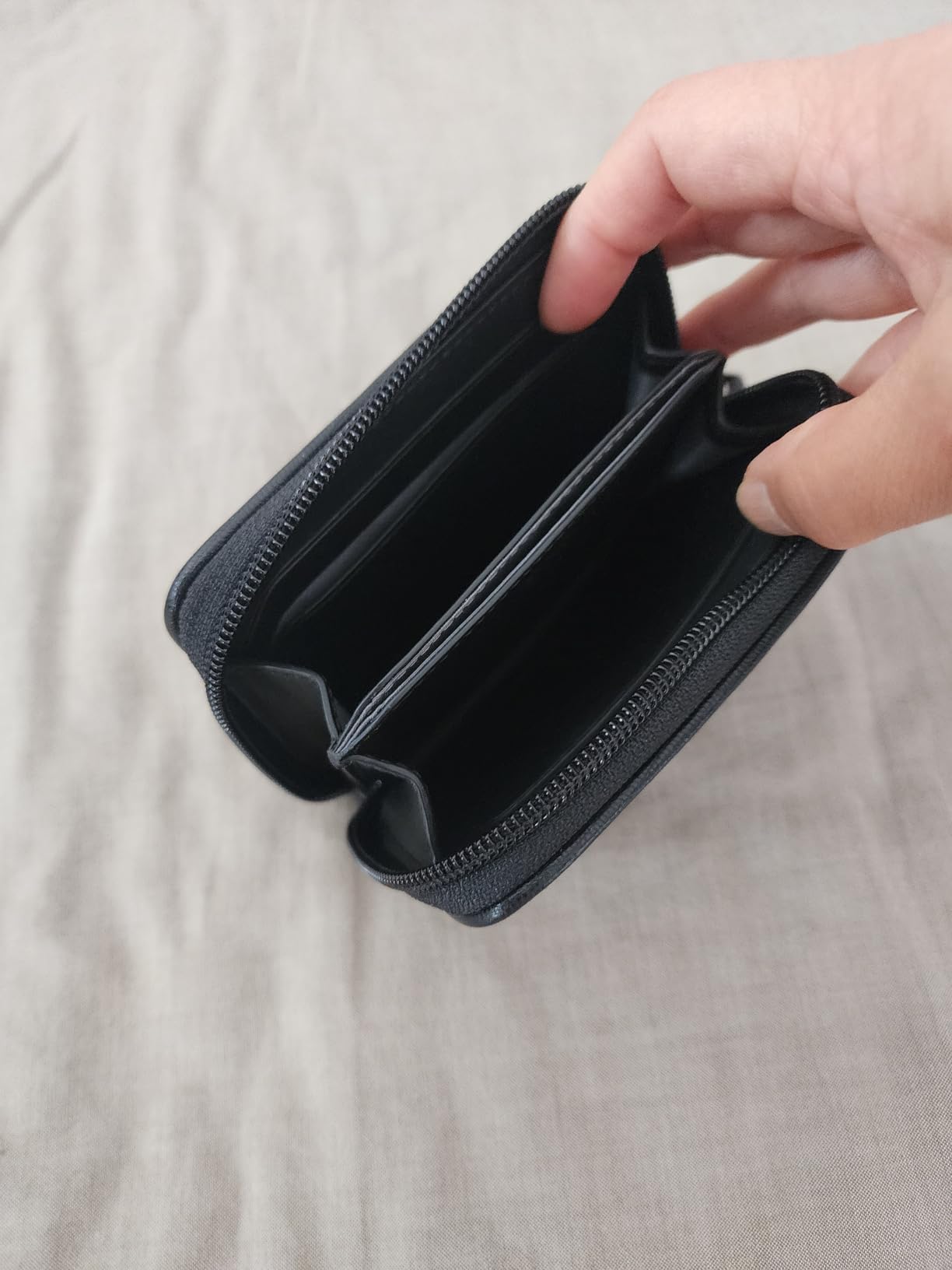Exactly what a card case should be