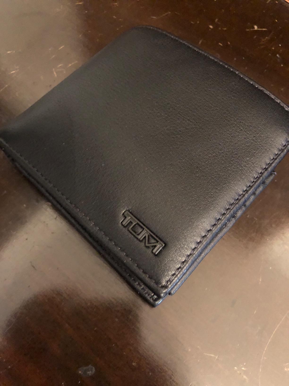 Solid everyday wallet