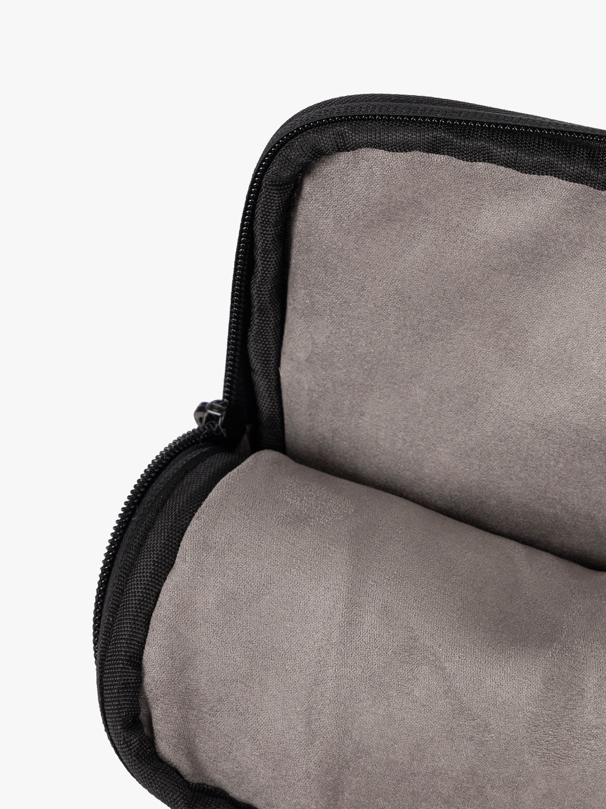 calpak-luka-17-padded-laptop-sleeve-soft-puffy-sleeve-with-scratch-resistant-lin image 5