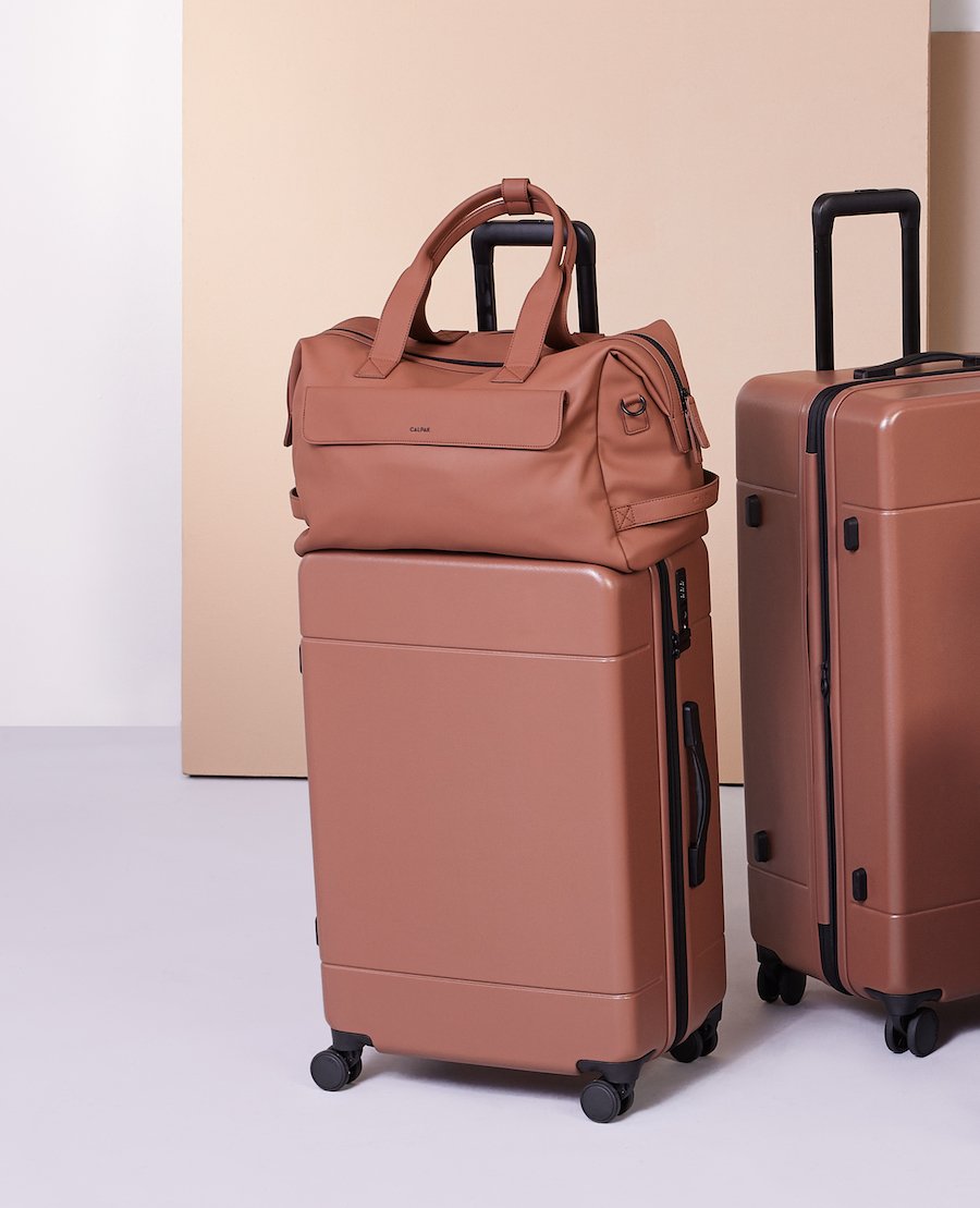 calpak-hue-medium-hardside-spinner-luggage image 2