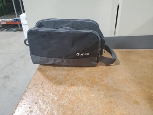 Solid little Dopp kit