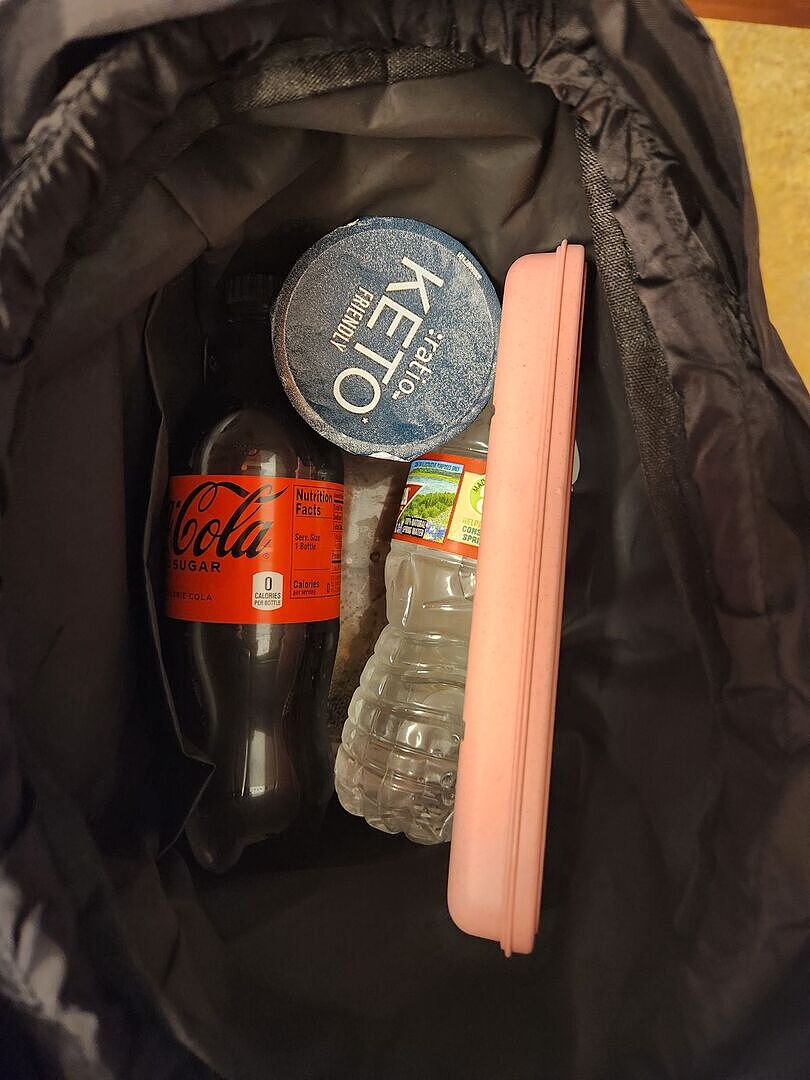 Solid lunch tote