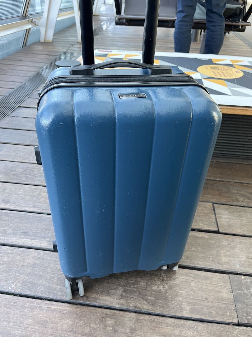 Good bag, shell scuffs easily