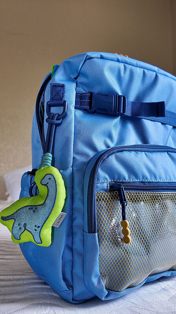 Pencil case zipper split