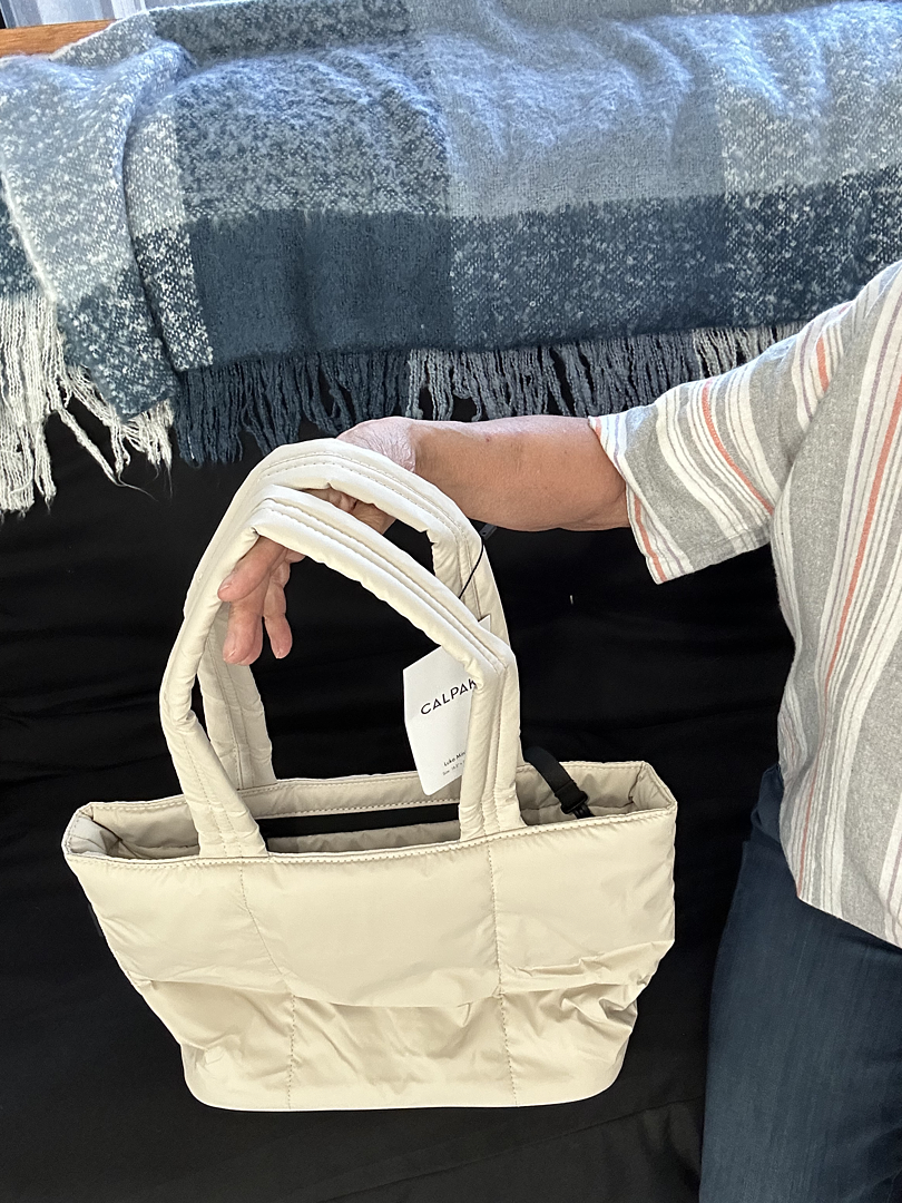 Solid commuter bag