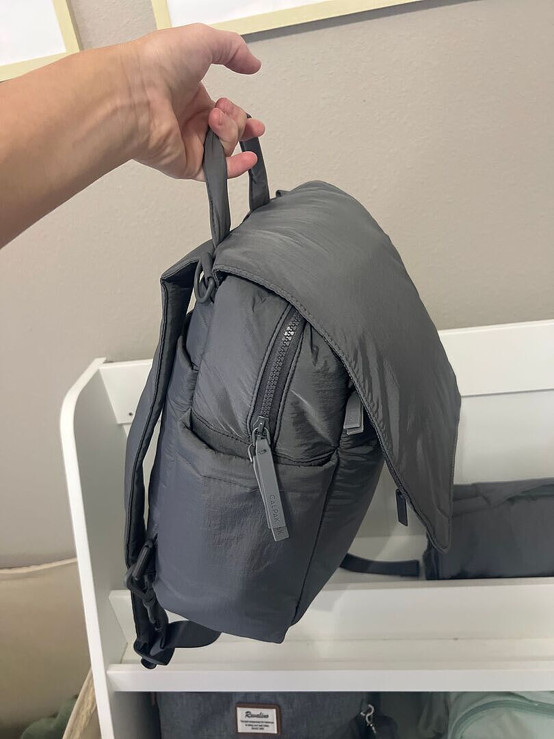 Tote to backpack in seconds