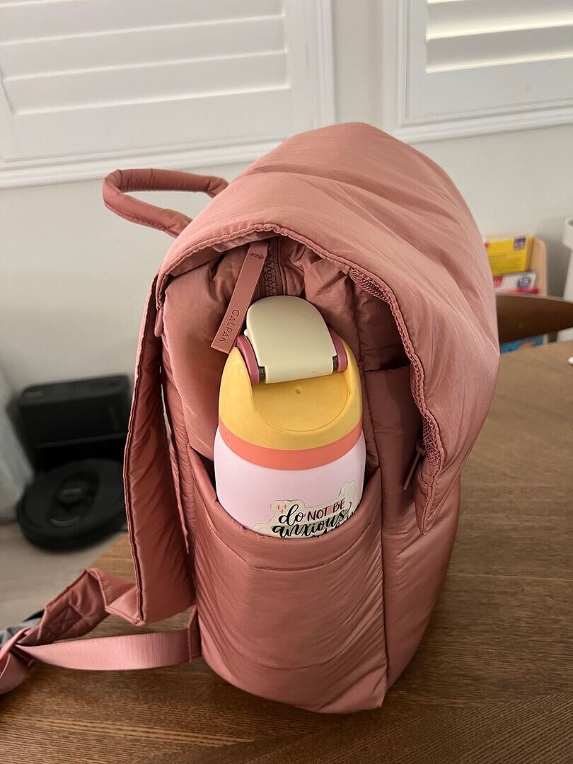 Good bag, zipper sticks sometimes
