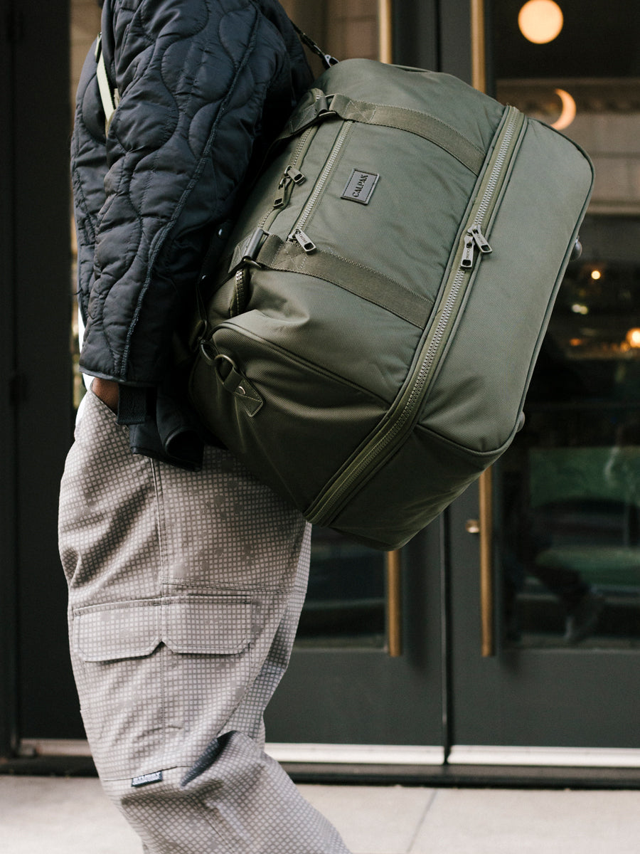 calpak-stevyn-duffel-bag-with-shoe-compartment image 3