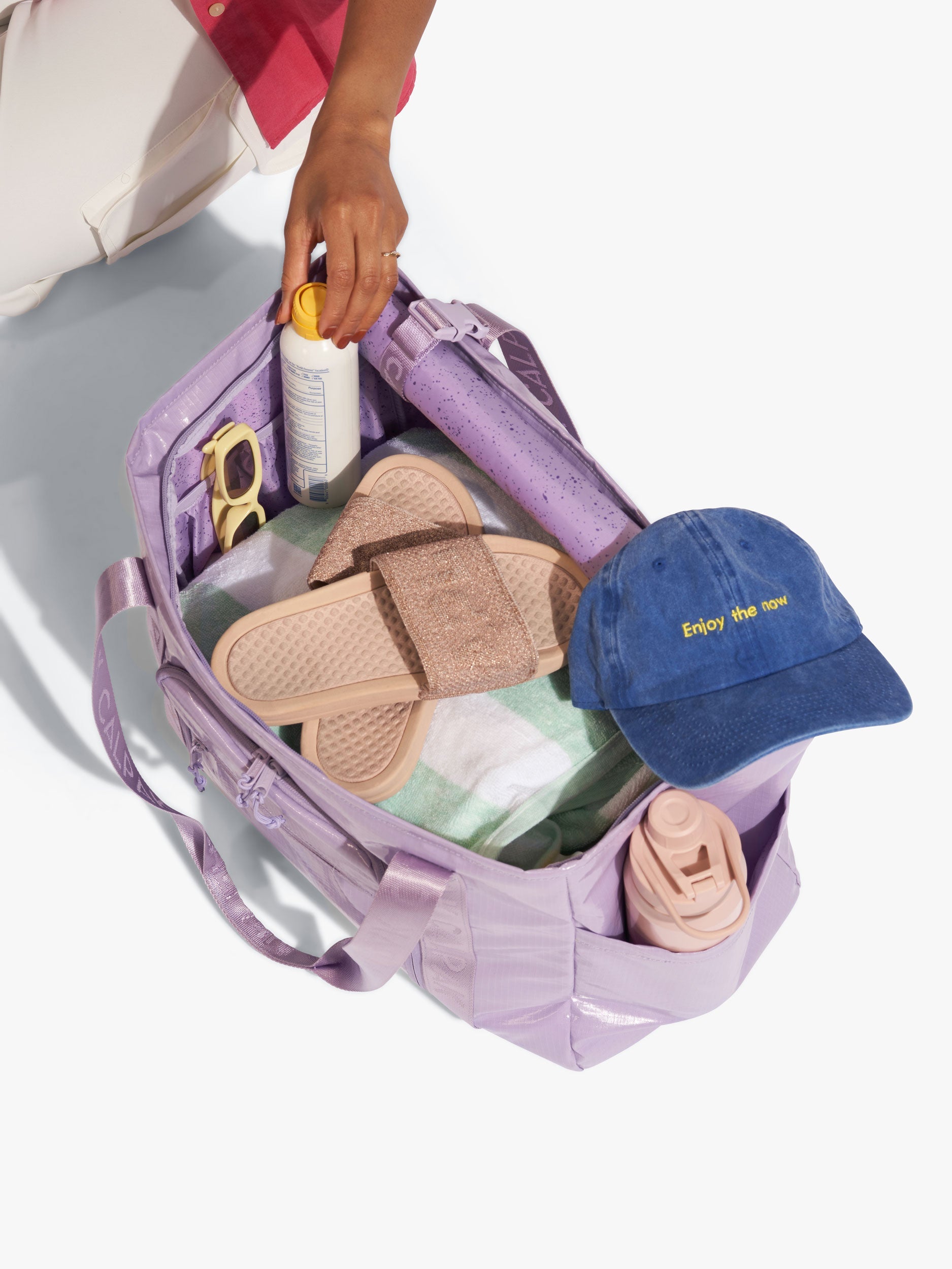 calpak-terra-35l-water-resistant-zip-tote-bag-roll-top-travel-tote-with-trolley- image 4