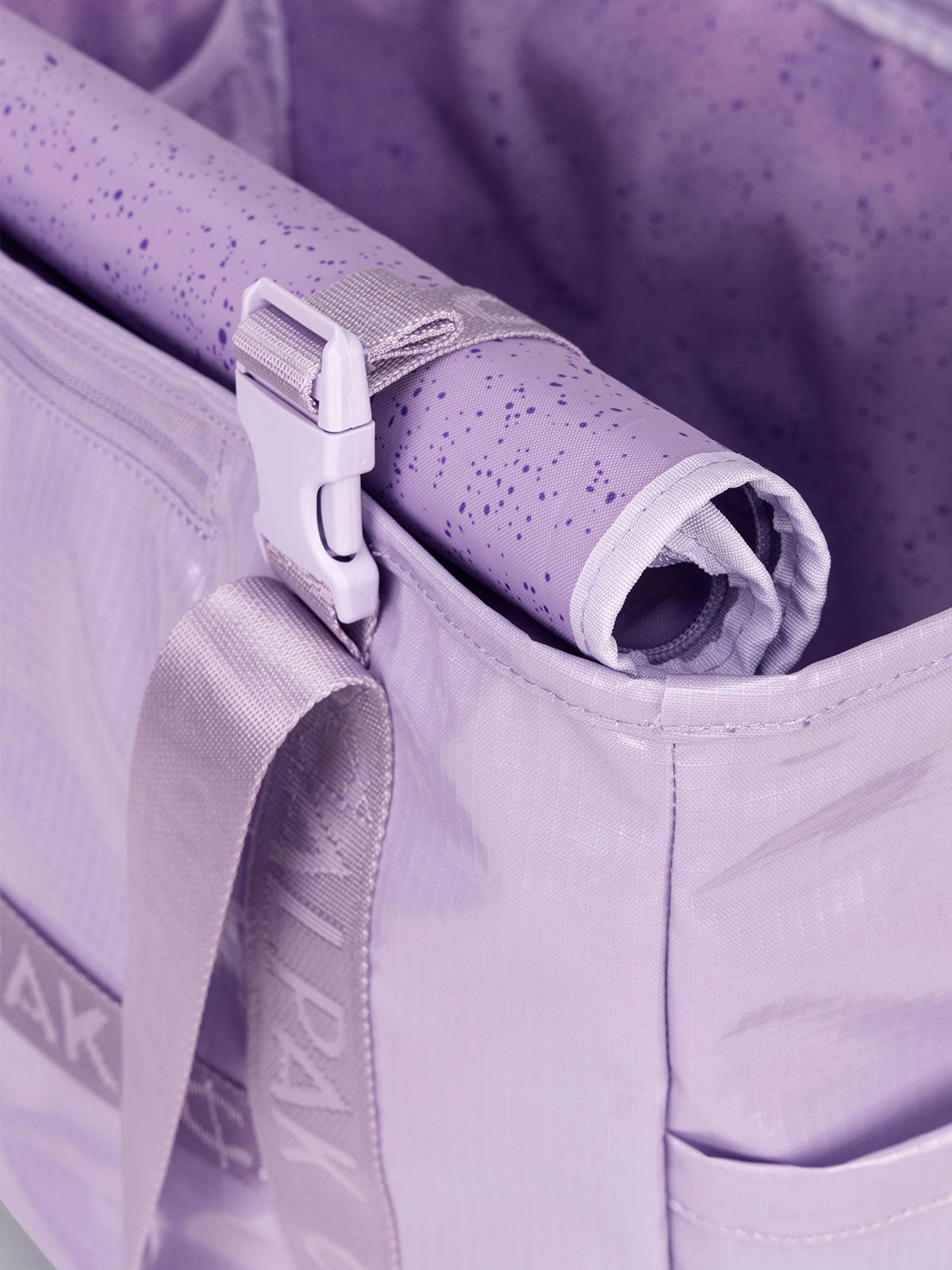 calpak-terra-35l-water-resistant-zip-tote-bag-roll-top-travel-tote-with-trolley- image 5