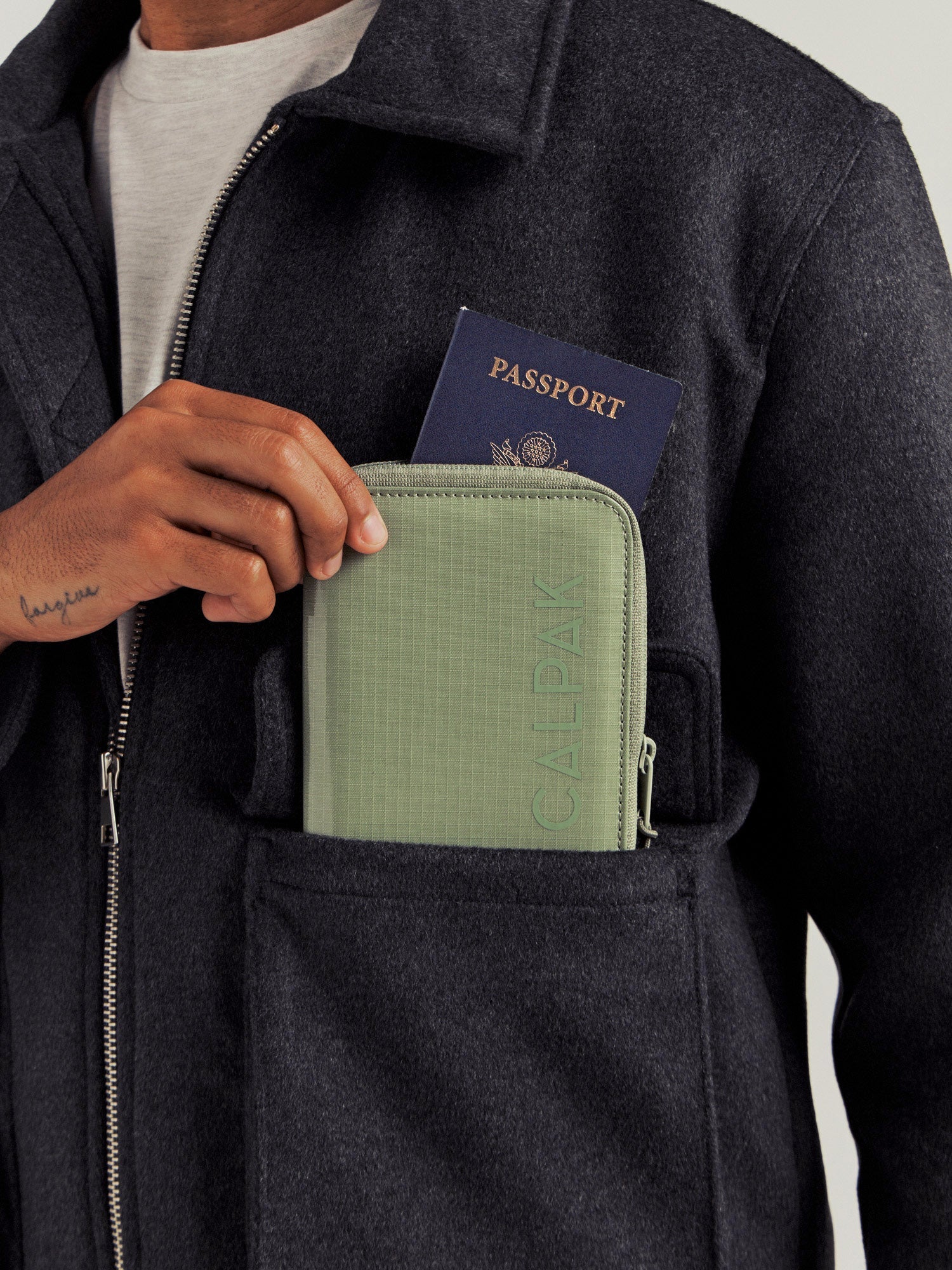 calpak-terra-zip-passport-wallet-rfid-blocking-travel-wallet-with-zip-closure image 2