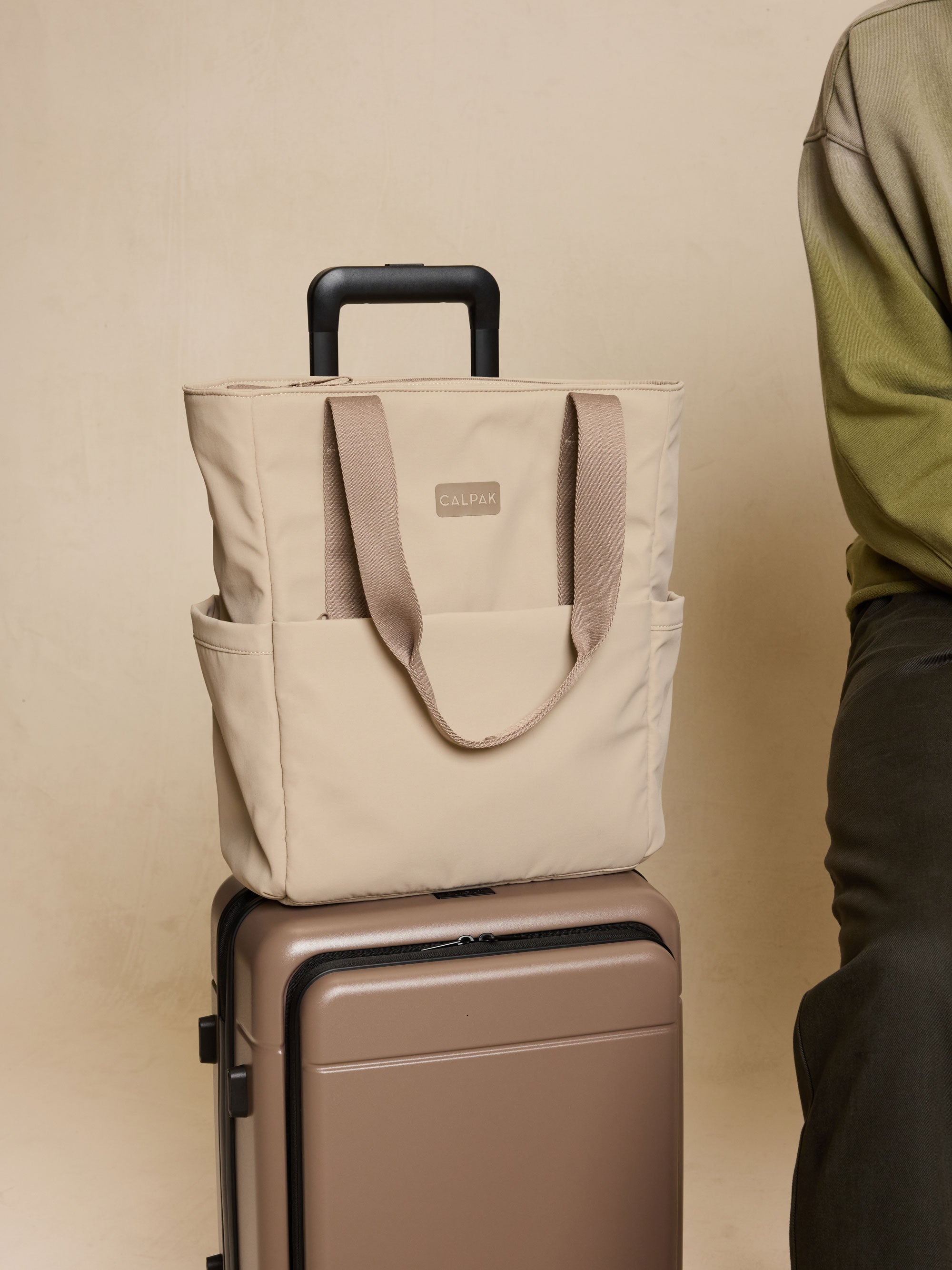 calpak-connect-zip-laptop-tote-13-inch-padded-laptop-bag-with-hidden-trolley-sle image 2