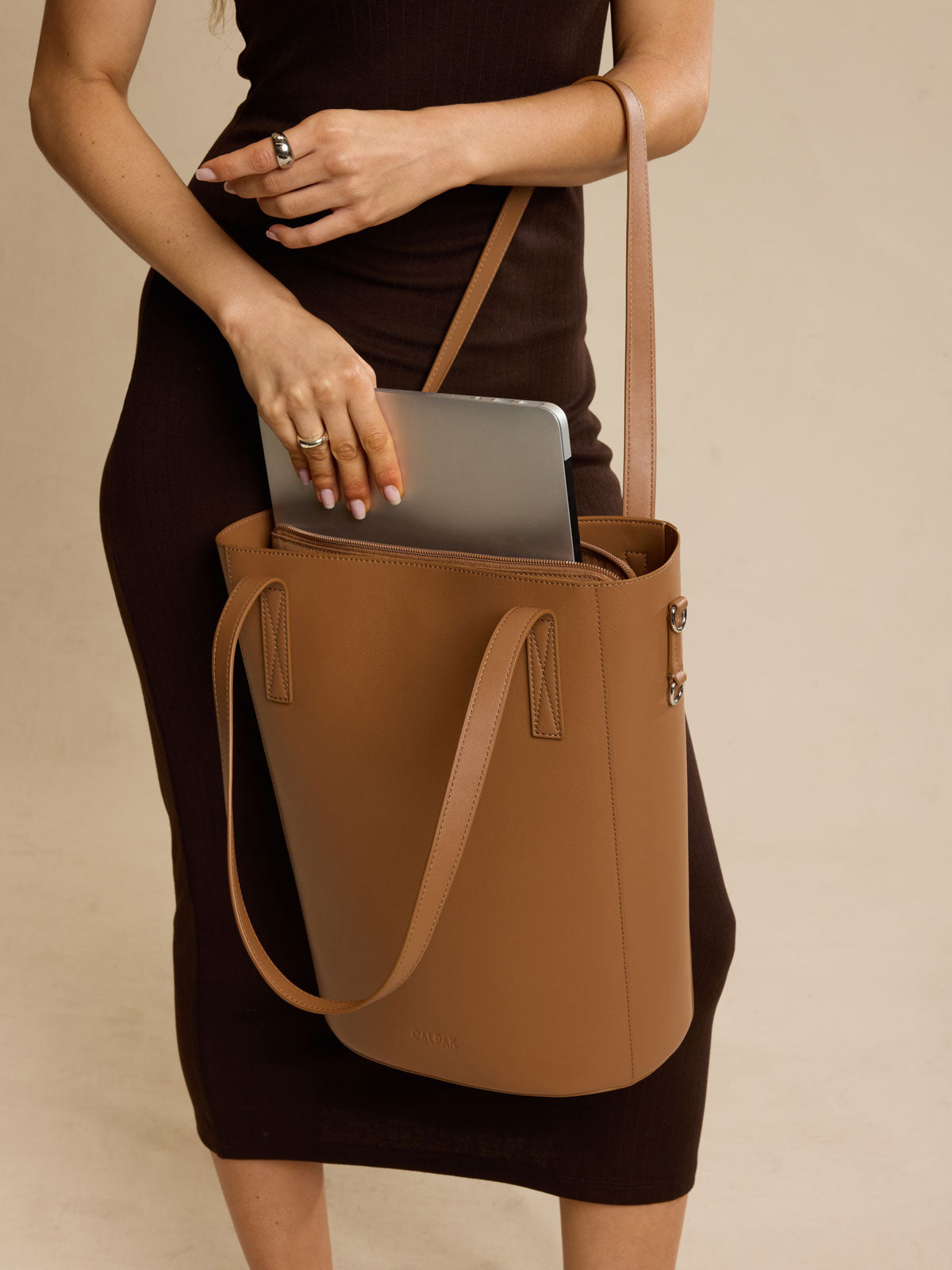 calpak-haven-14-laptop-bucket-bag-lightweight-structured-work-bag-with-removable image 2