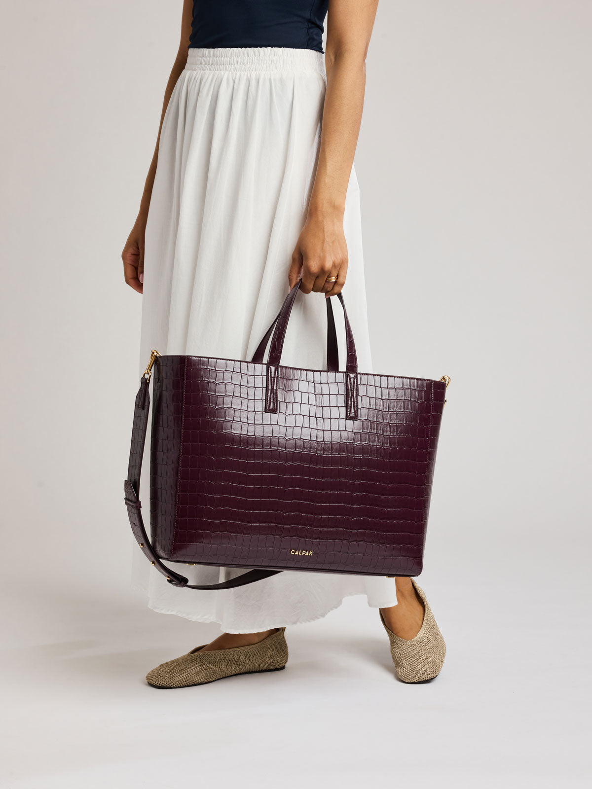 calpak-haven-16-laptop-tote-in-croc-embossed image 3