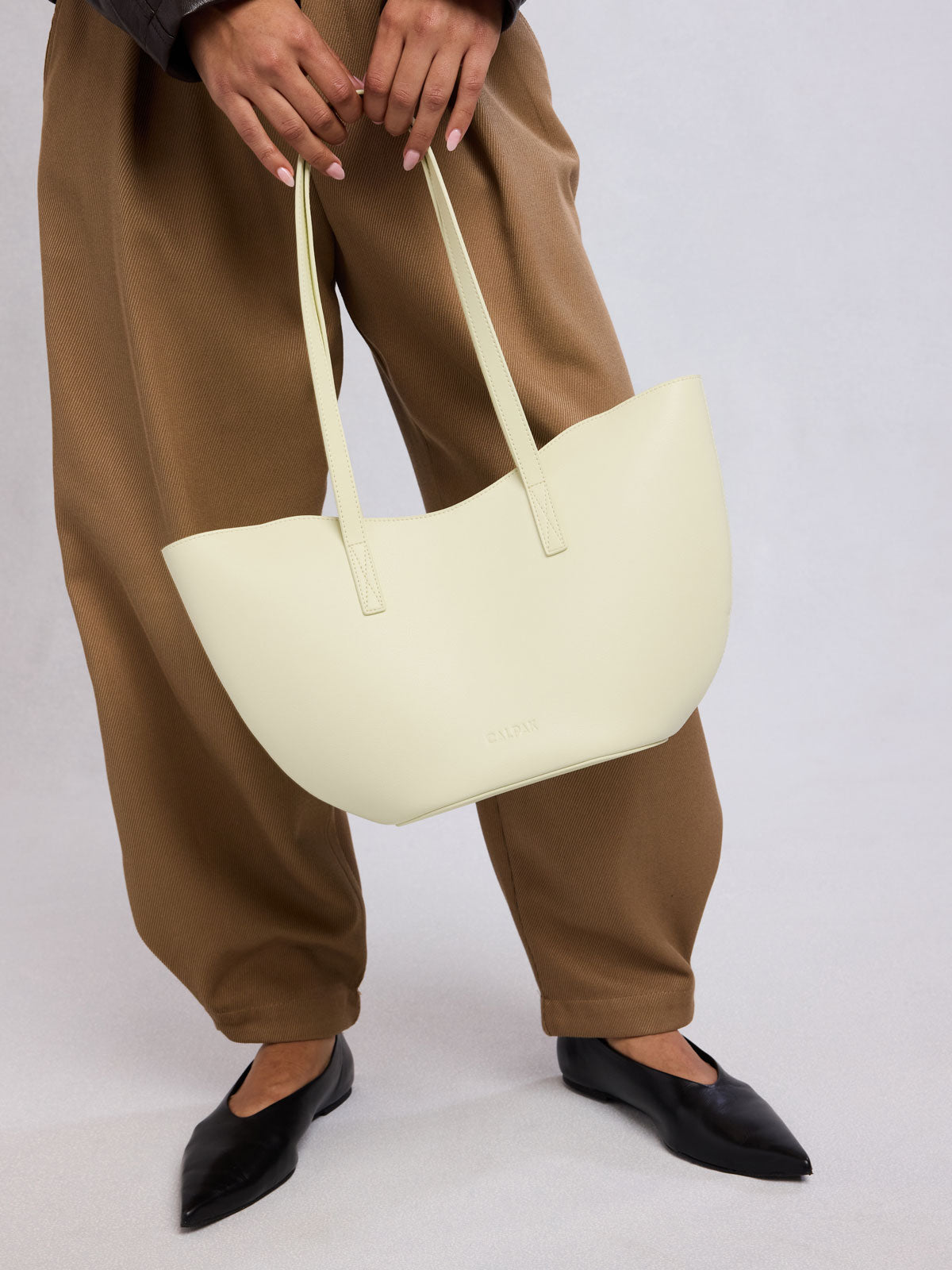 calpak-haven-tulip-tote-sculpted-everyday-shoulder-bag-with-magnetic-closure-int image 7